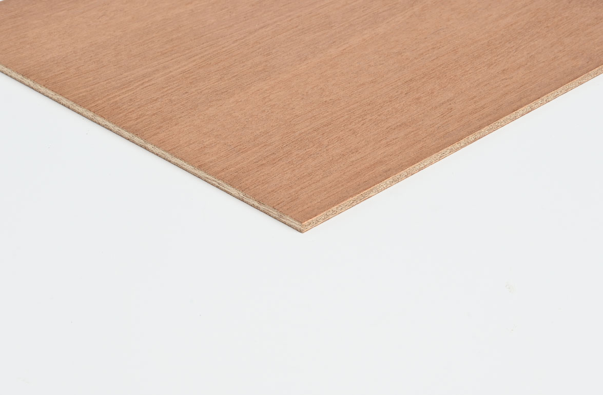 Dekorativ Krydsfiner, Mahogni